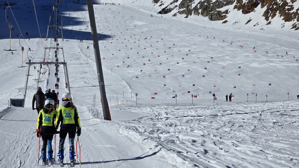 Skiën op de Pitztalergletscher.